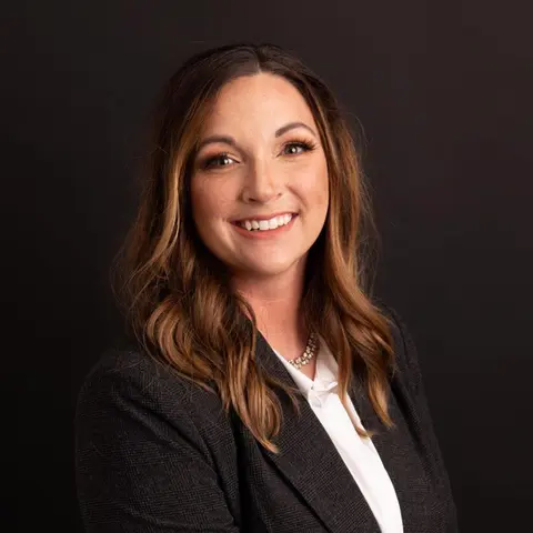 Close Up Radio Spotlights HR Strategist and Business Consultant Elisa Courter of Courter Consulting