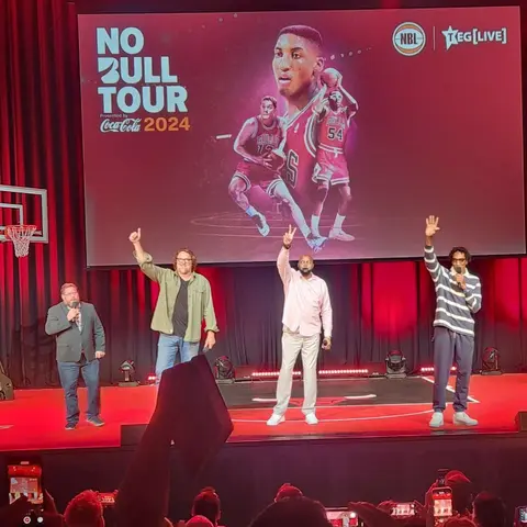 Australia's No Bull Tour [the truth]. Chicago Bulls' Luc Longley, Scottie Pippen and Horace Grant - AIR136