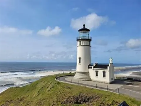 Between Cape Disappointment and Dismal Nitch