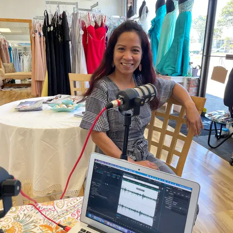 Melane "Lanie" from Seaside Bridal Couture on "3-Minutes" Hosted by Stephanie Viva