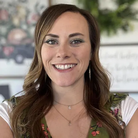 Close Up Radio Spotlights Emotion Code and Body Code Practitioner Lindsey Ebert of Healing With Light