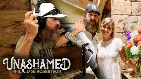 Ep 334 | Jase May Need Marriage Counseling if Missy Sees This & Phil's Backyard Wedding Chaos