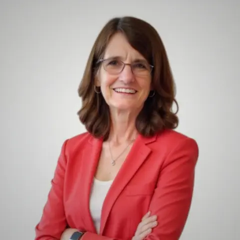 Close Up Radio Spotlights Nonprofit Leadership Strategist, Executive Mentor, and Board Alignment Coach Dr. Liz Fussell