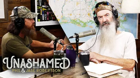 Ep 500 | Phil Surprises Jase with a Compliment & Jase Gets Robbed by a Crow