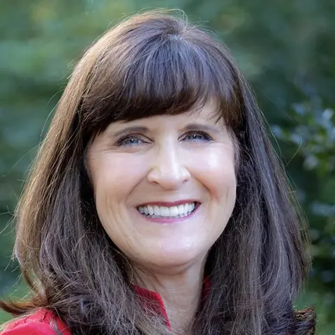 Close Up Radio Spotlights Executive Coach Holly Ward of Shore Coaching