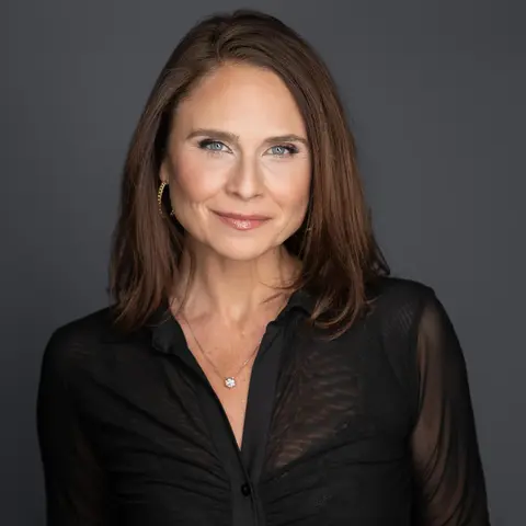 Part 1: Close Up Radio Spotlights Holly Kleiman of Sapphire + Salt Pioneers