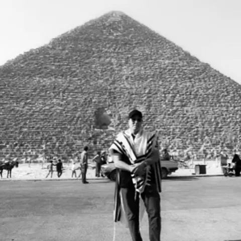 Royal Treatment in Egypt for Maimonides' Jewish Descendent