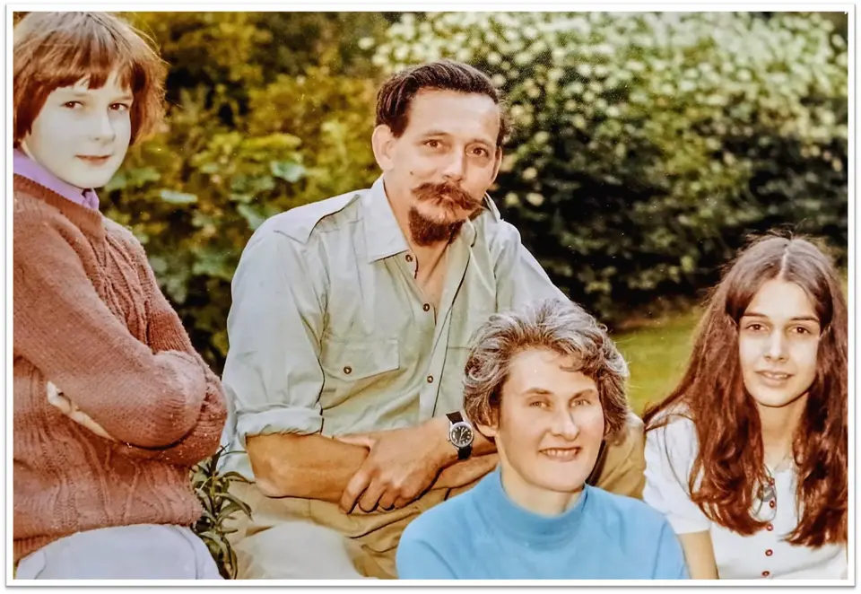 Back garden in 1972 (Comp).jpg Back garden in 1972