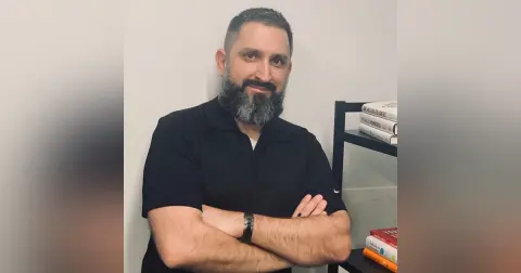 Close Up Radio Spotlights Leadership Development Consultant Edward Brzychcy of Lead from the Front