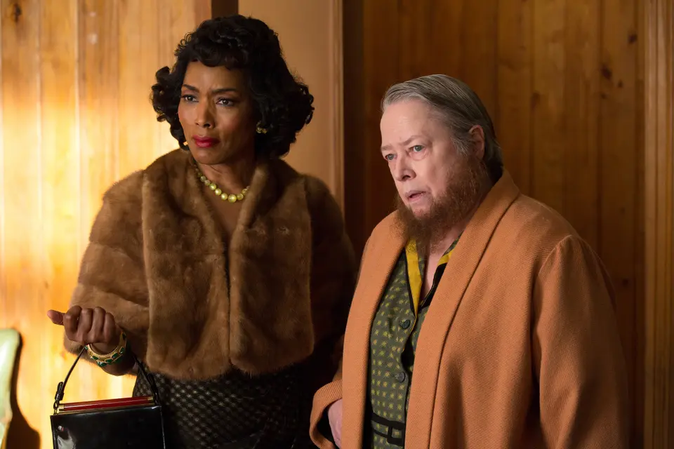 American-horror-story-freak-show-kathy-bates.jpg American Horror Story Freak Show - Kathy Bates & Angela Bassett
