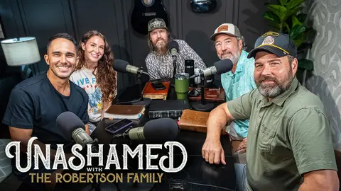 Ep 1421 | Carlos & Alexa PenaVega Open Up to the Robertsons About How Loss Changed Them Forever