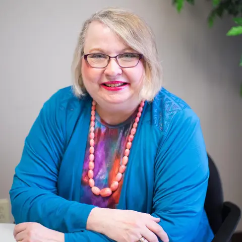 Close Up Radio Spotlights Eva Shaw of Make Life Happen – Life Coach