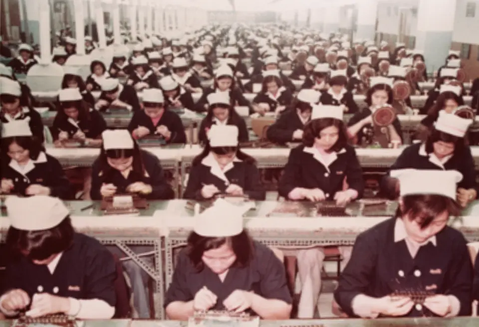 1412046290.jpg female workers