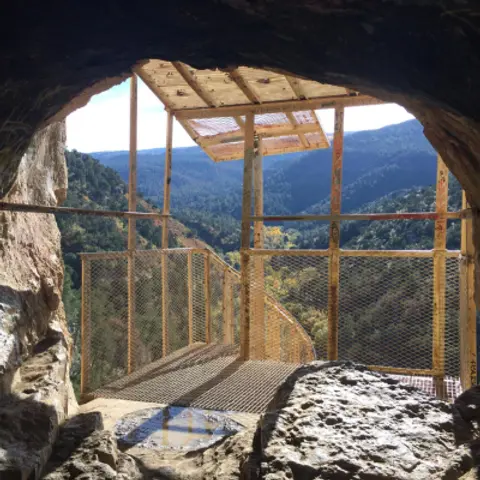 Sandia Cave