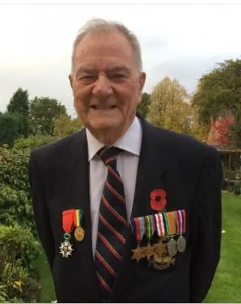 27 D-Day Veterans remember -  Bennett and Cheall, WWII