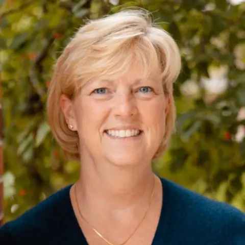 Close Up Radio Spotlights Cancer Treatment Pioneer Anita Davidson of Creative BioTherapeutics
